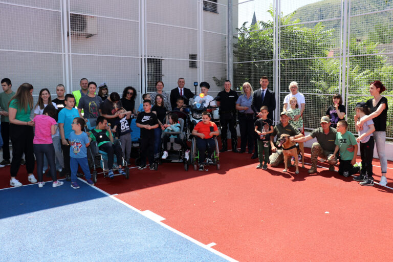 Ministri Bevanda i Marić posjetili OŠ za djecu s posebnim potrebama Mostar
