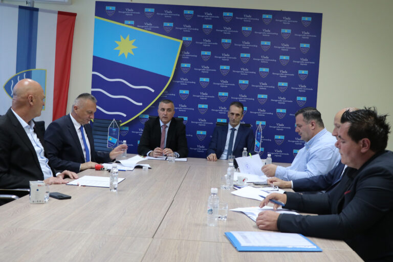 Današnjim potpisivanjem ugovora aktivira se gotovo 1,4 milijuna km za lokalne ceste u HNK-u