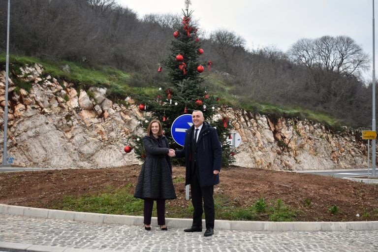 Ministar Bevanda i gradonačelnica Raguž sa suradnicima obišli izvedene radove na kružnom raskružju Gabela